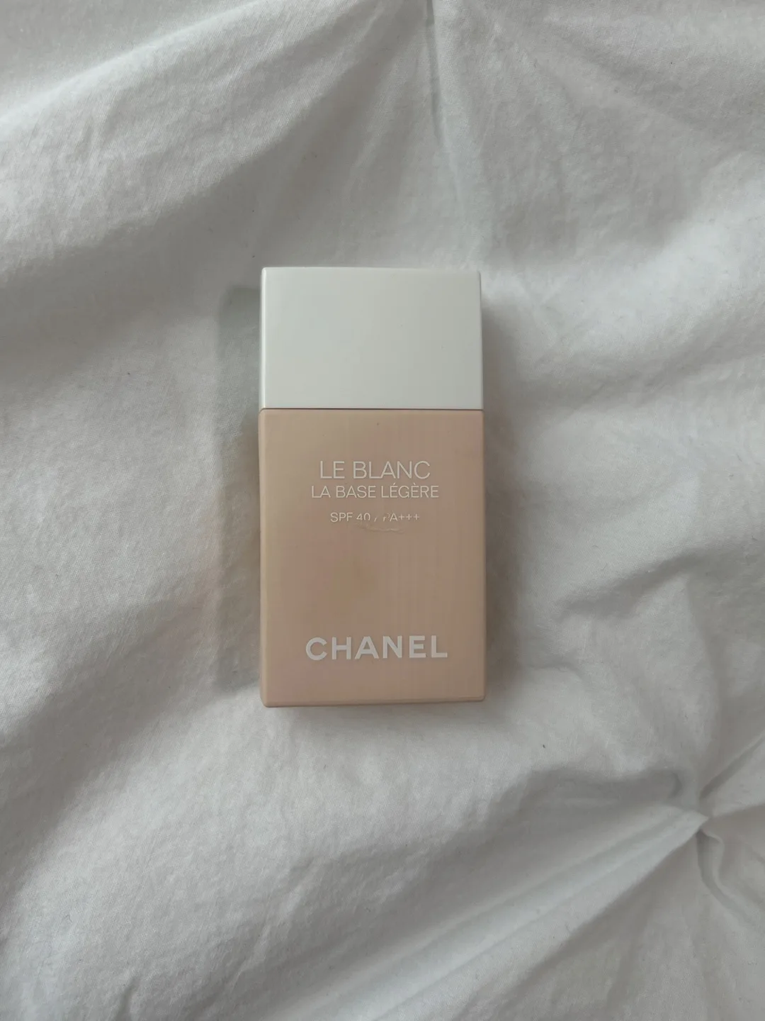 Chanel Le Blanc La Base Légère SPF 40 Sunscreen Base thumbnail