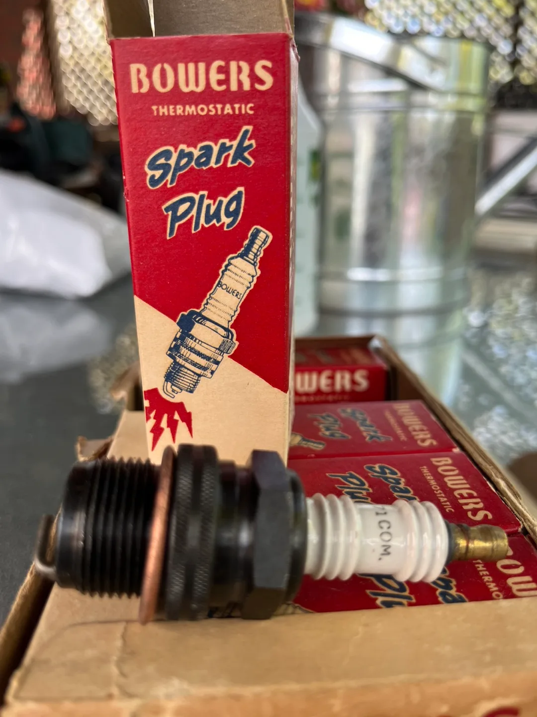 Vintage Bowers Thermostatic Spark Plugs in Original Box image indicator(2)