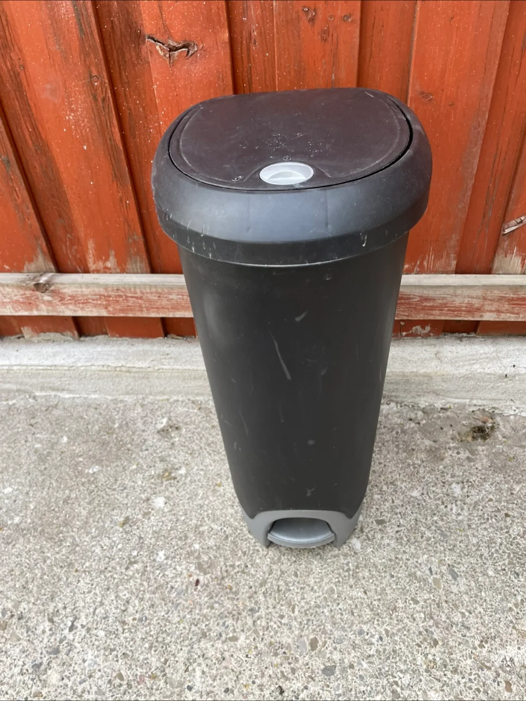 Two Garbage bins for Free image indicator(10)