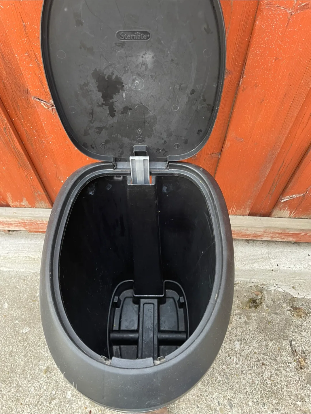 Two Garbage bins for Free image indicator(9)