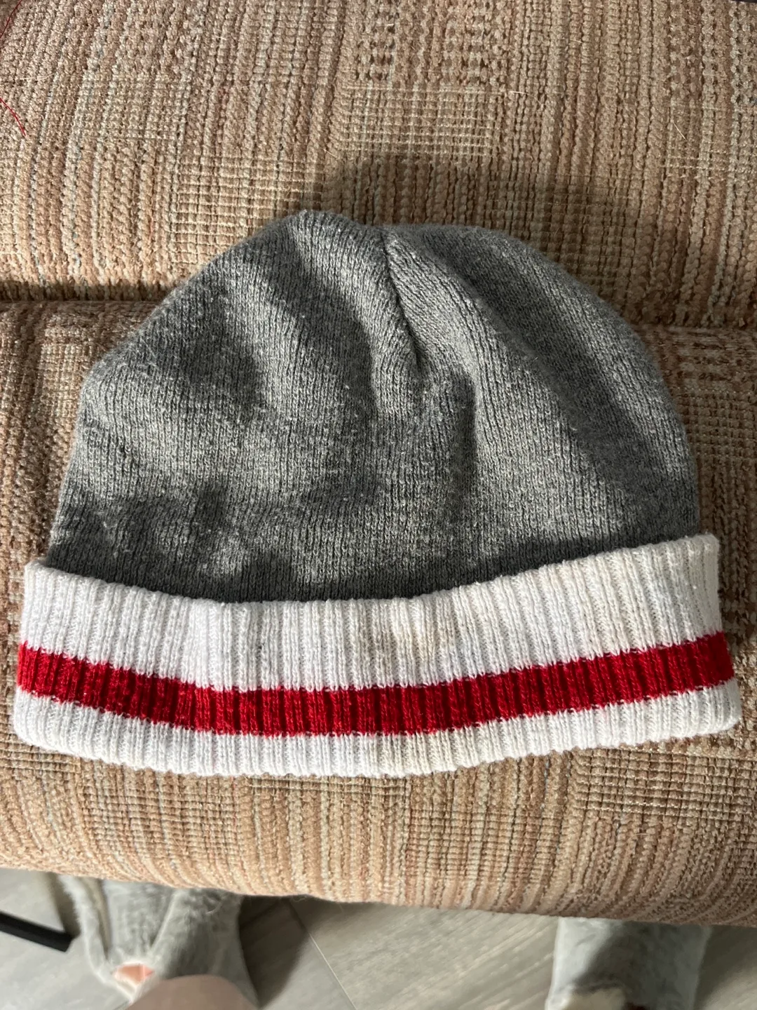 Kids Grey toque with red and white cuff thumbnail