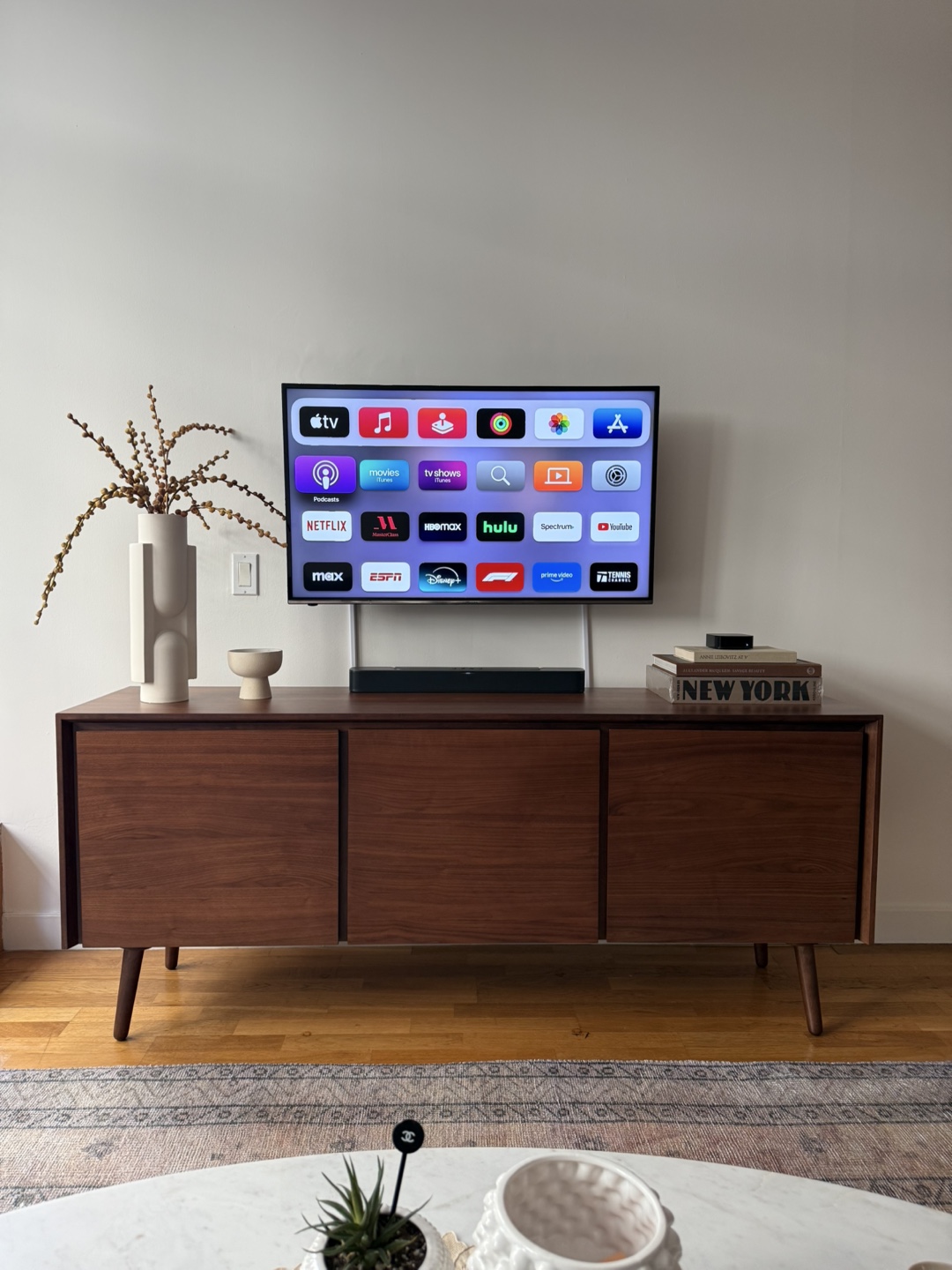 Hisense Smart TV - 100$