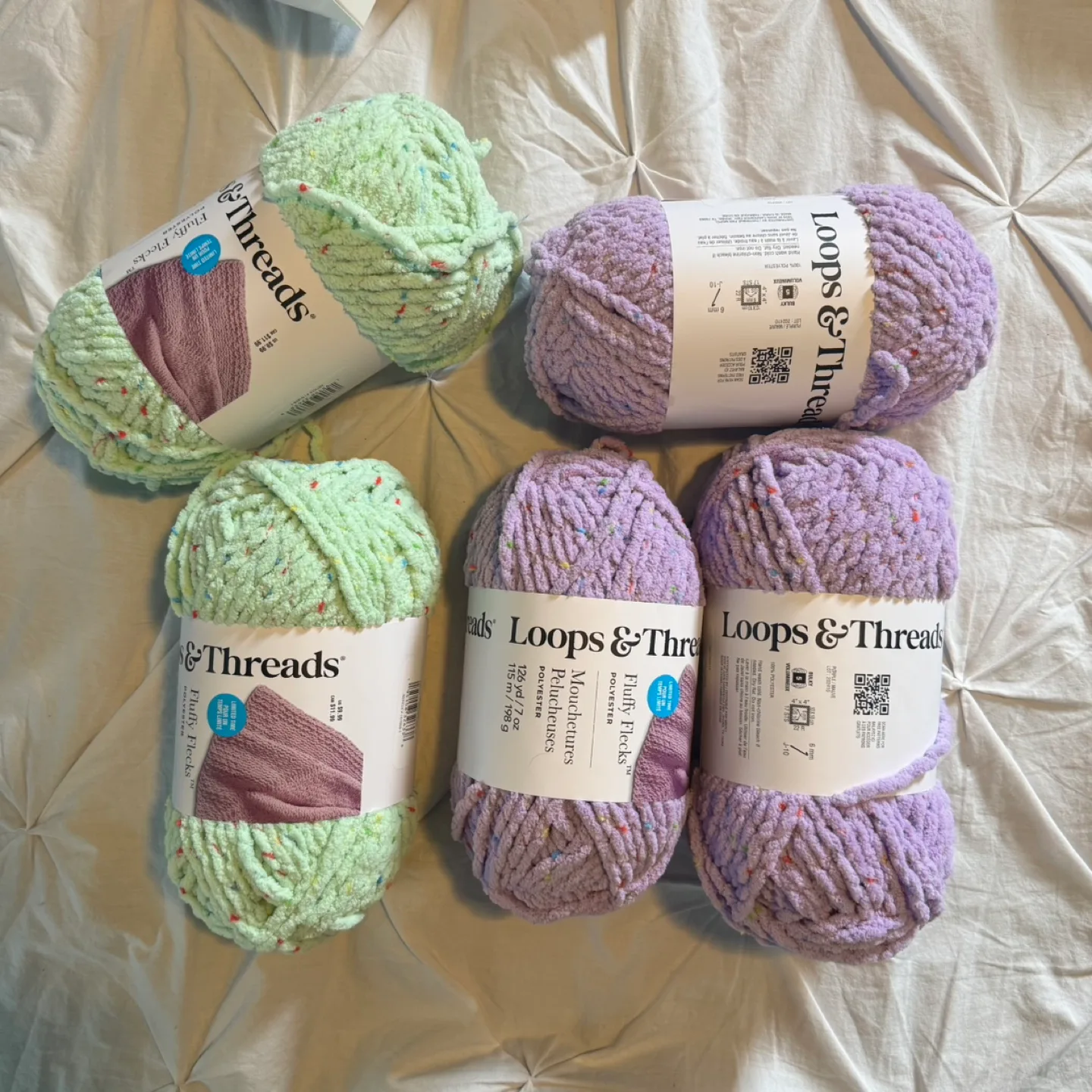 Loops & Threads Fluffy Flecks Yarn thumbnail