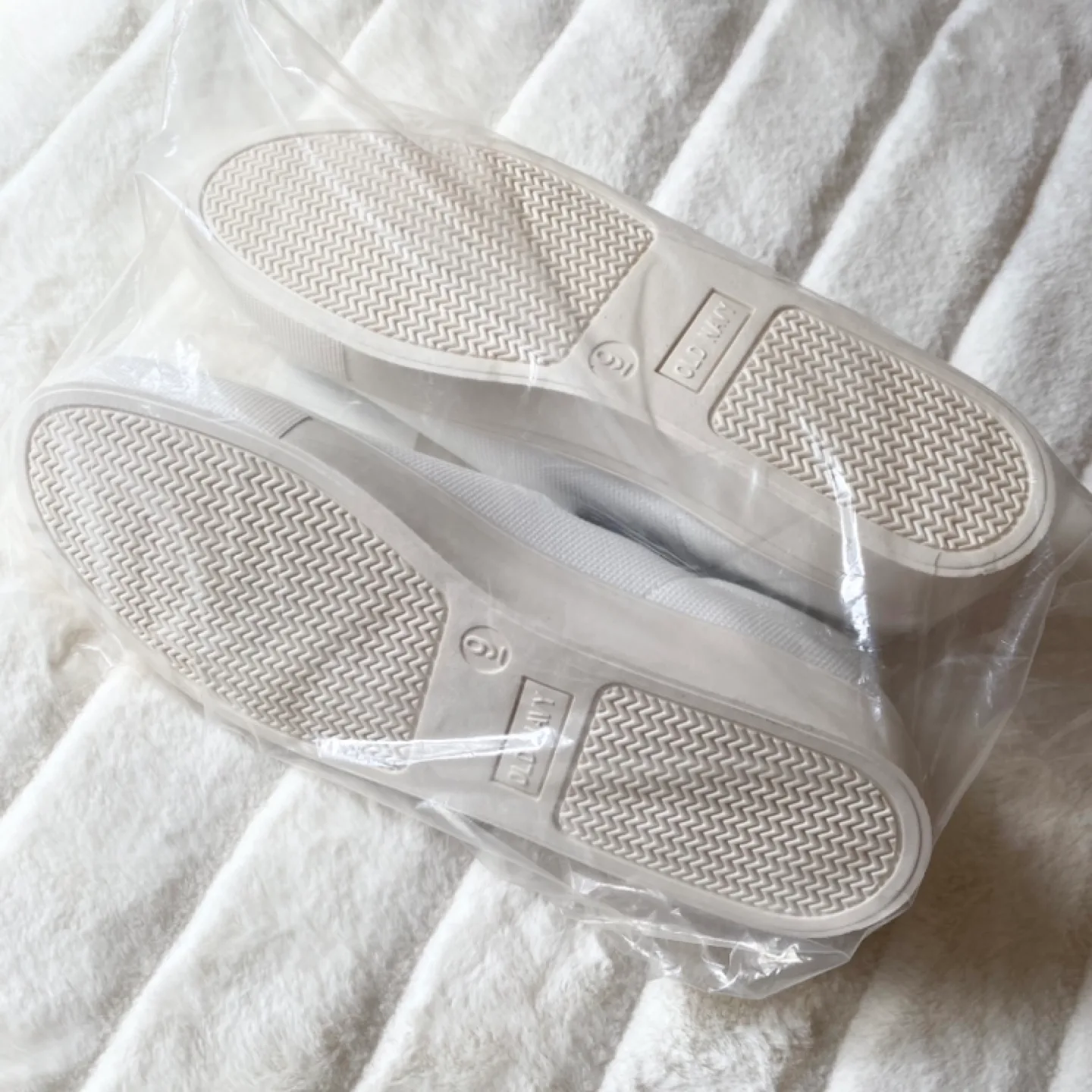 New in bag - Old Navy Women's White Slip-On Sneakers - Size 9 image indicator(3)