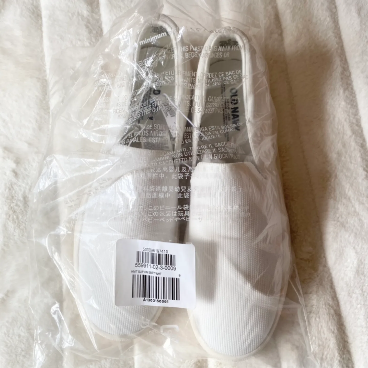 New in bag - Old Navy Women's White Slip-On Sneakers - Size 9 image indicator(2)
