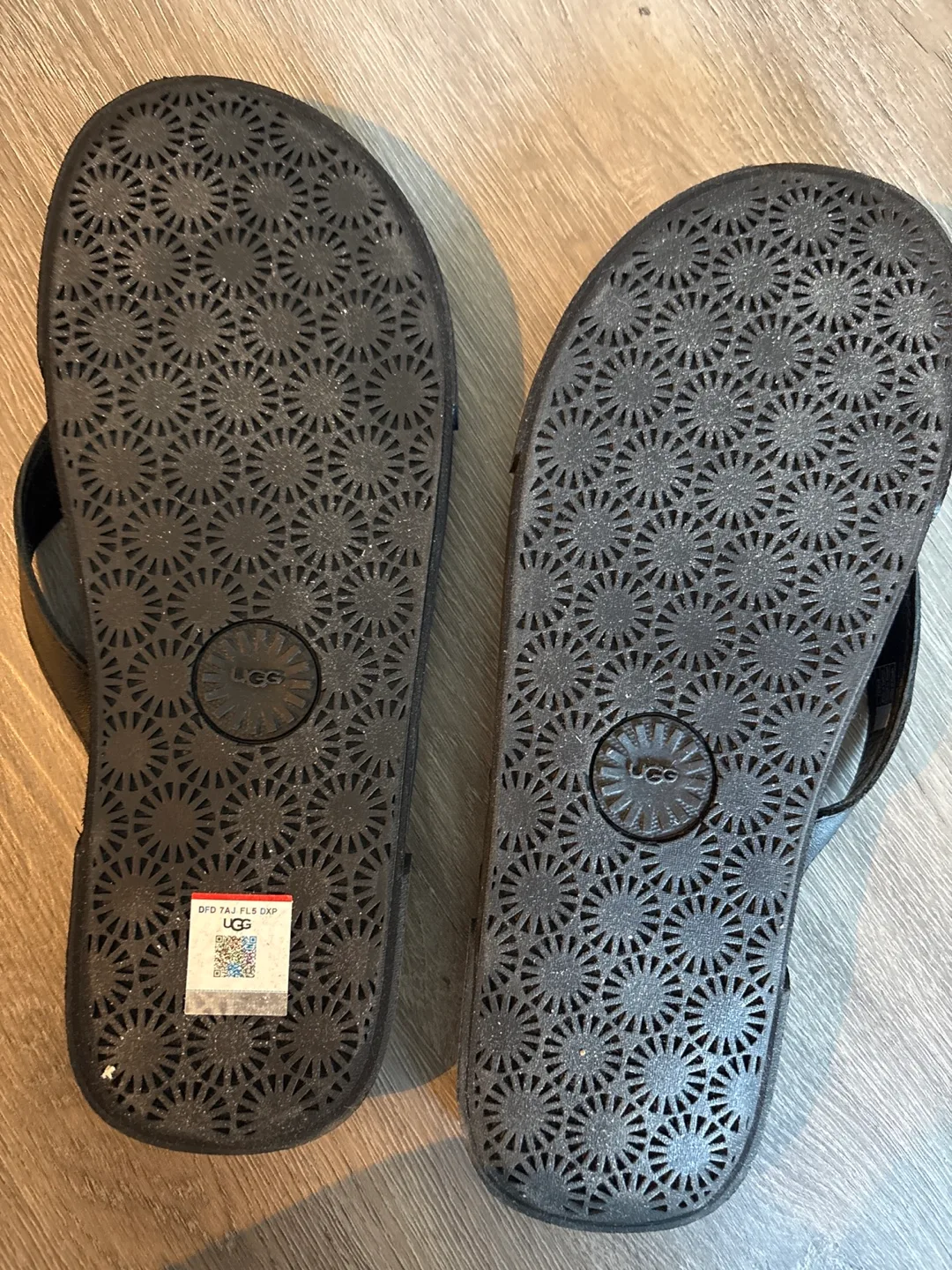 Men's UGG Bennison II Flip Flops - Size 9 image indicator(2)