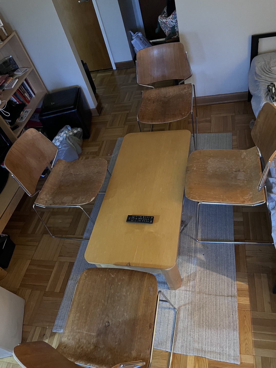 4 Chairs and 1 Coffee table for a DEAL! - photo 3