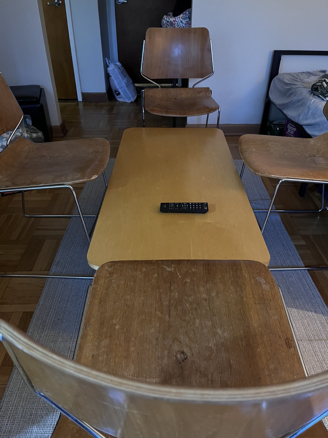 4 Chairs and 1 Coffee table for a DEAL! - photo 2