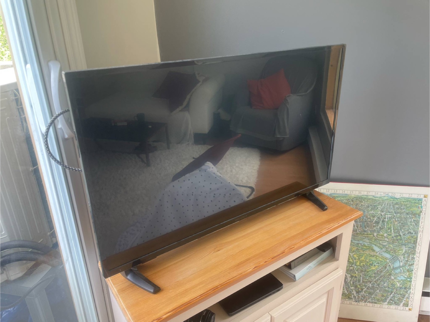 Insignia 32 inch Smart TV