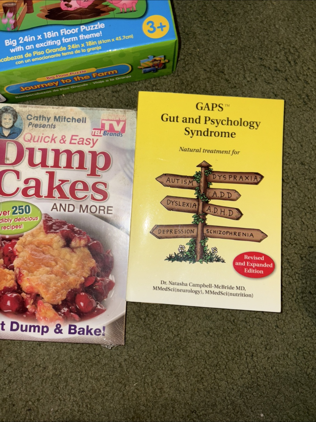Lot of 3 Books, a Puzzle and a scarf - photo 2