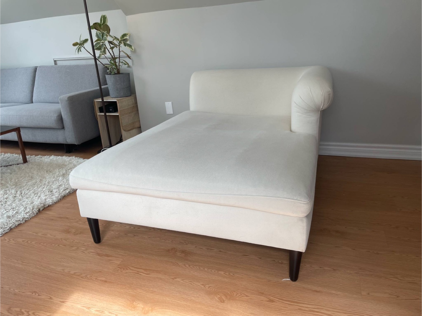 CB2 White Chaise Lounge - photo 3