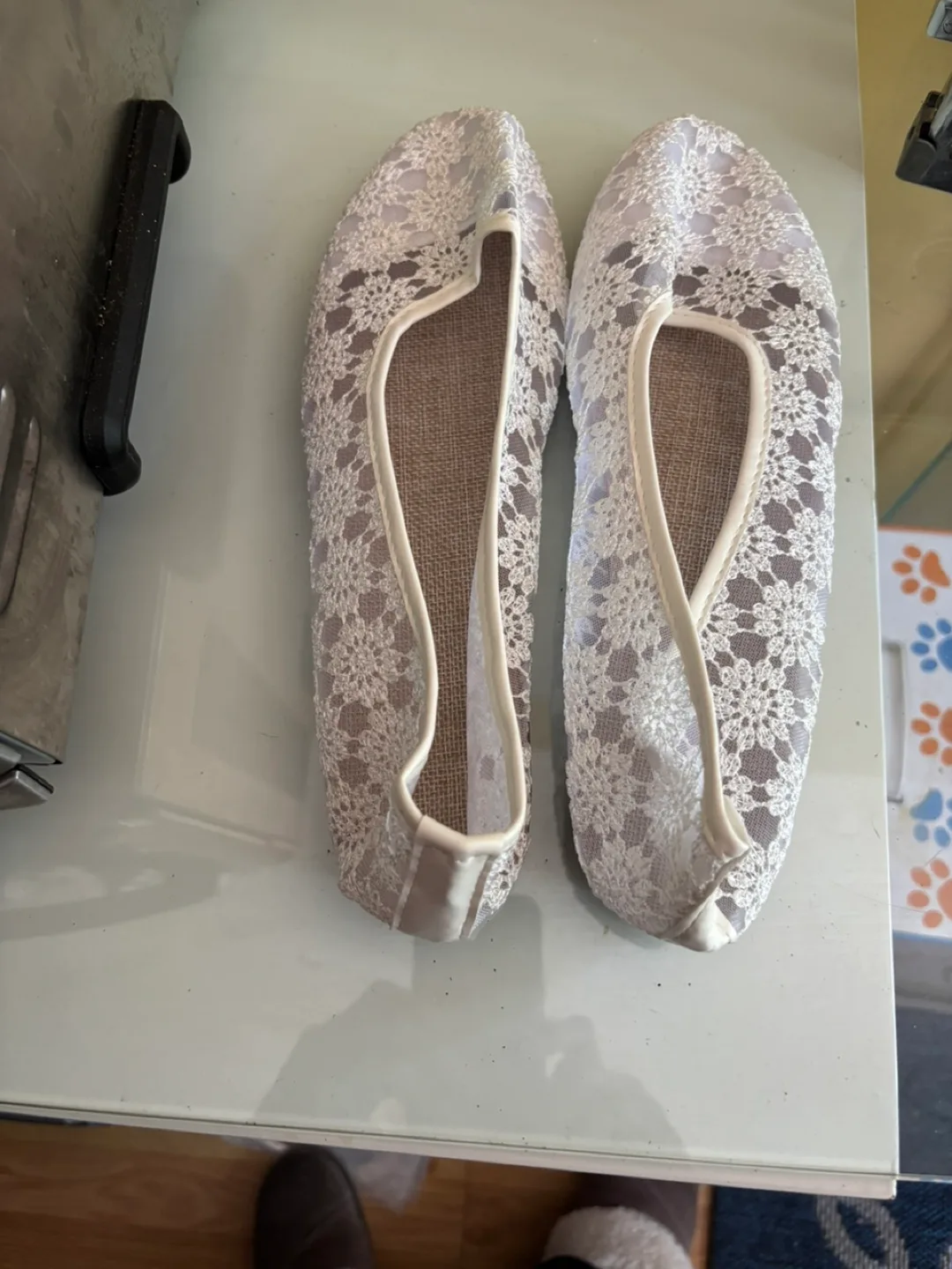 Women's White Lace Ballet Flats thumbnail