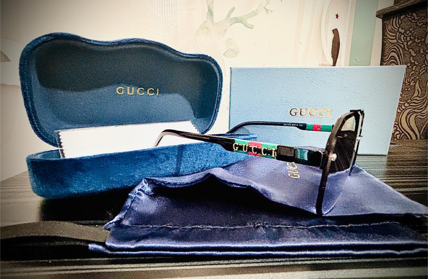 Gucci Sunglasses with Case and Cleaning Cloth - photo 2