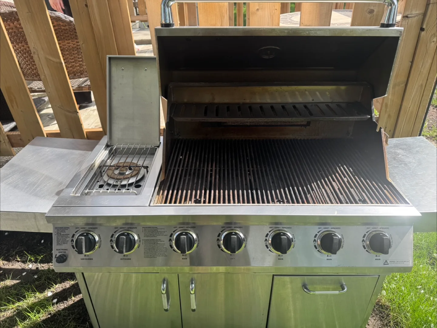 Ducane 5-Burner Stainless Steel BBQ image indicator(2)