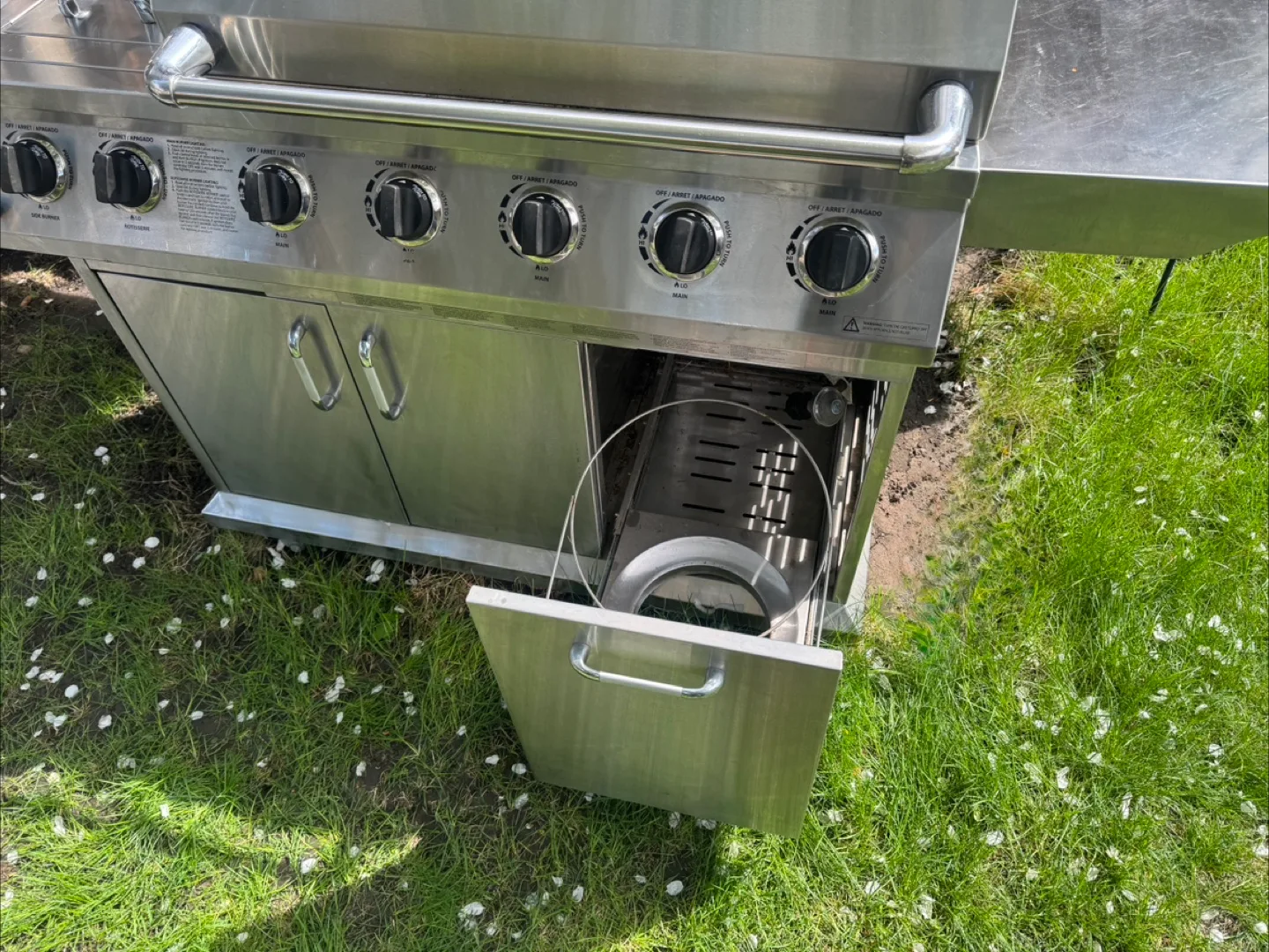 Ducane 5-Burner Stainless Steel BBQ image indicator(4)