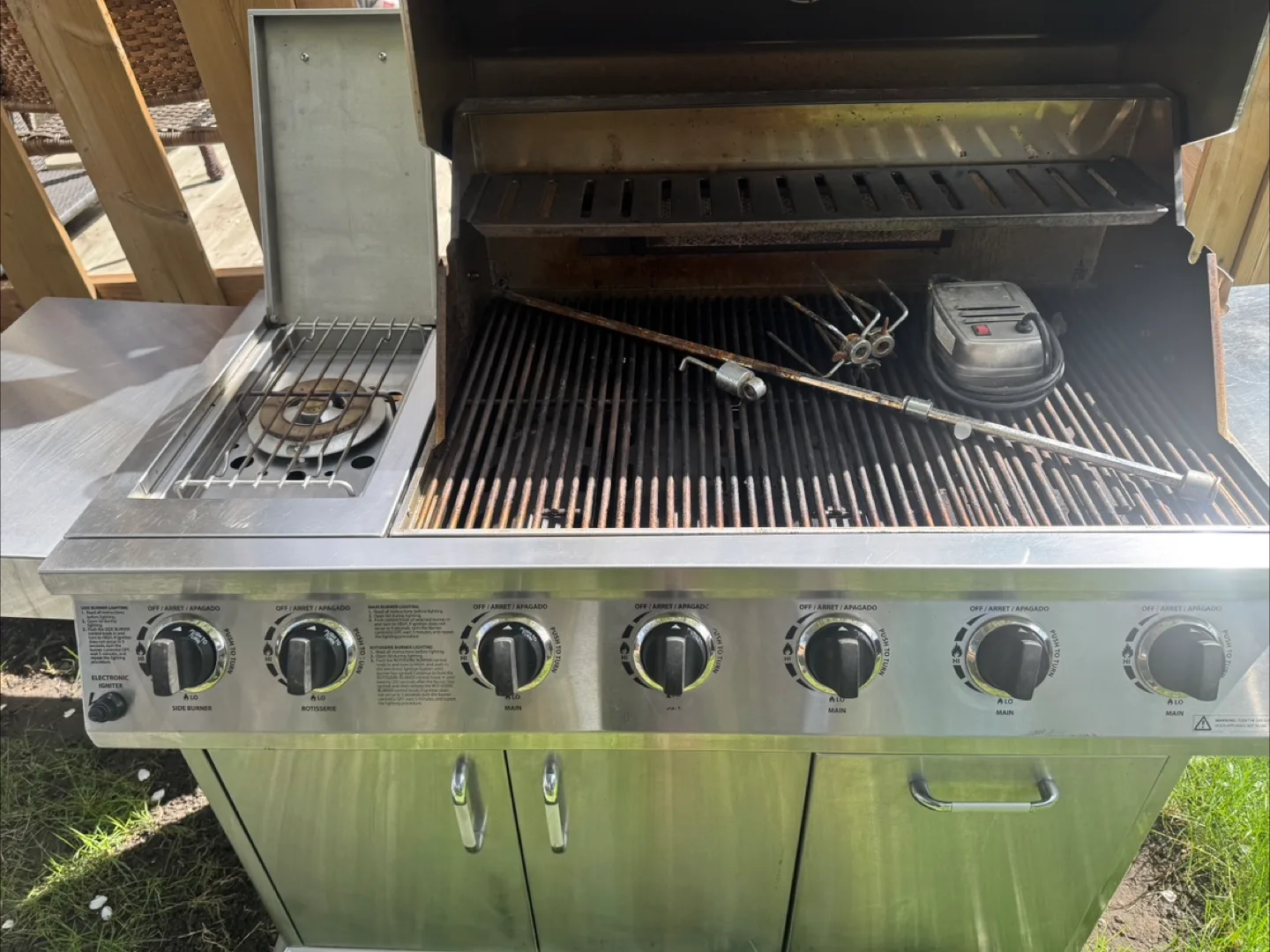 Ducane 5-Burner Stainless Steel BBQ image indicator(3)