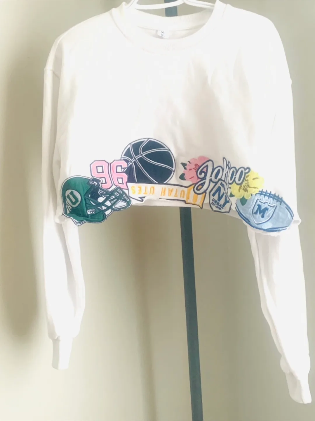 White cropped sweatshirt with embroidered patches thumbnail