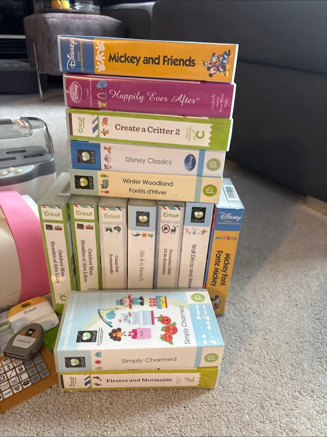 Cricut Expression 2 Machine with Cartridges and Accessories image indicator(4)