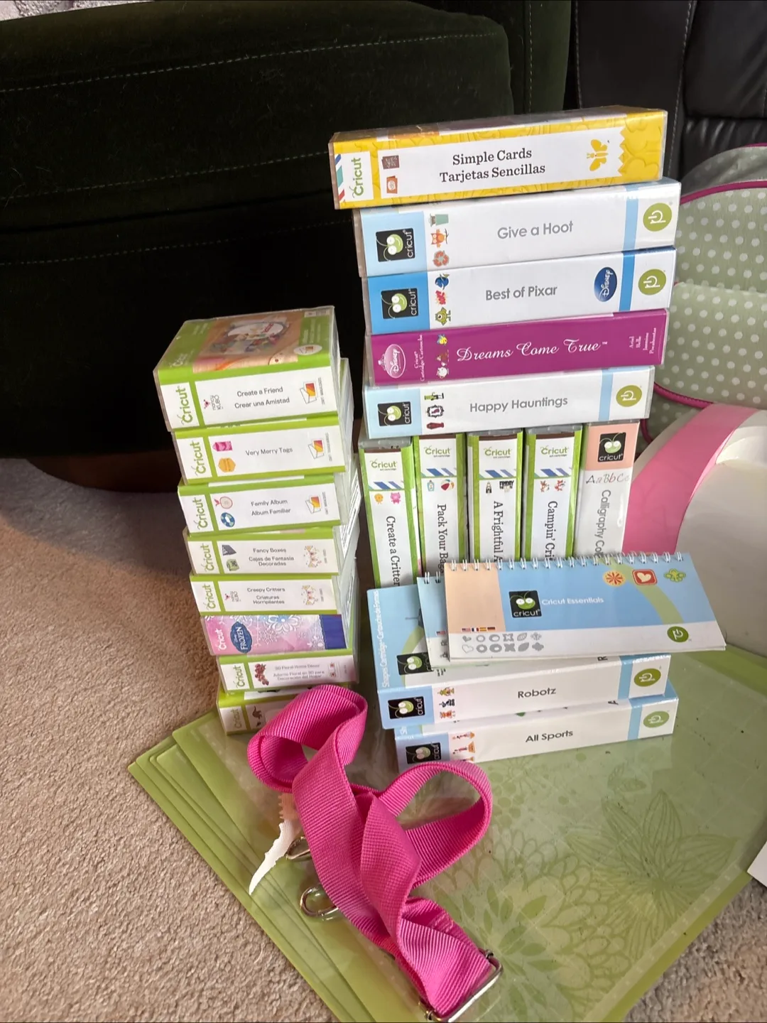 Cricut Expression 2 Machine with Cartridges and Accessories image indicator(3)