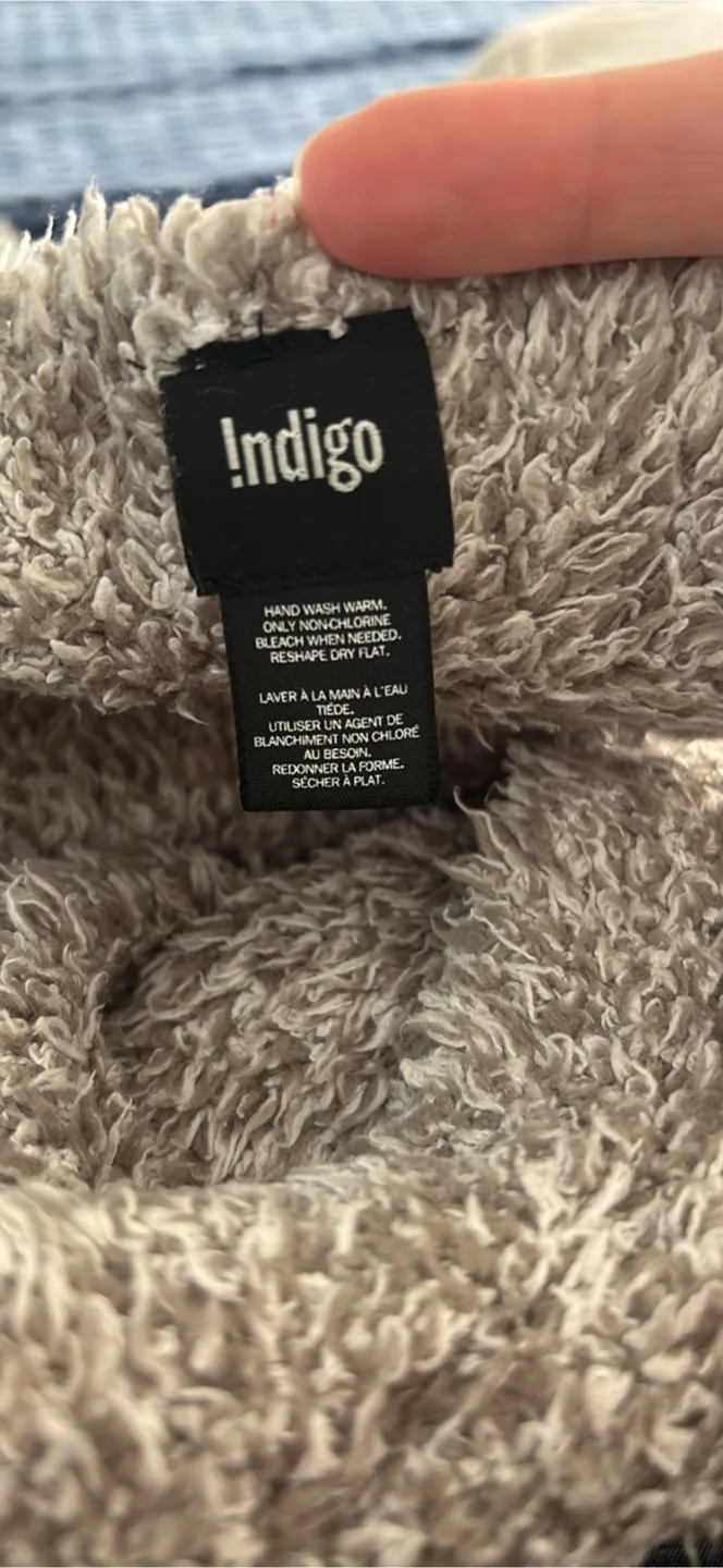 Indigo Grey Reading Throw with Pockets image indicator(5)