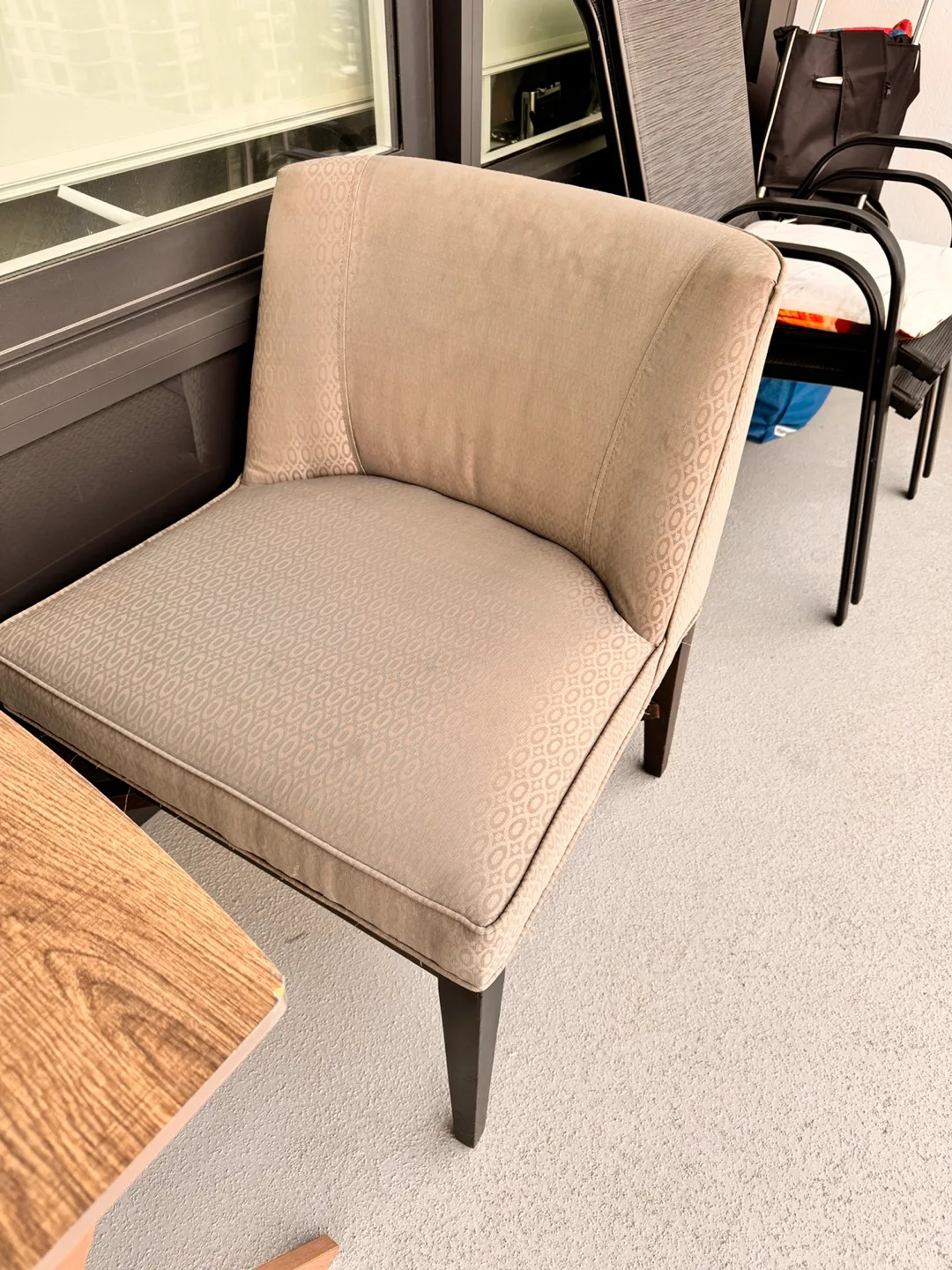 1 Accent chair image indicator(4)