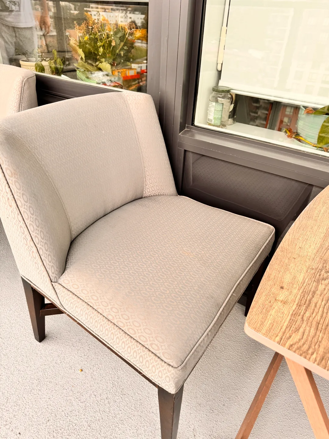 1 Accent chair image indicator(2)