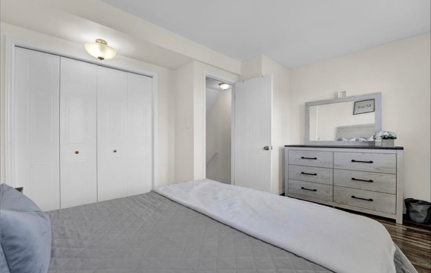 3 Piece Queen Size Bedroom Set - Grey Wash Wood - photo 2