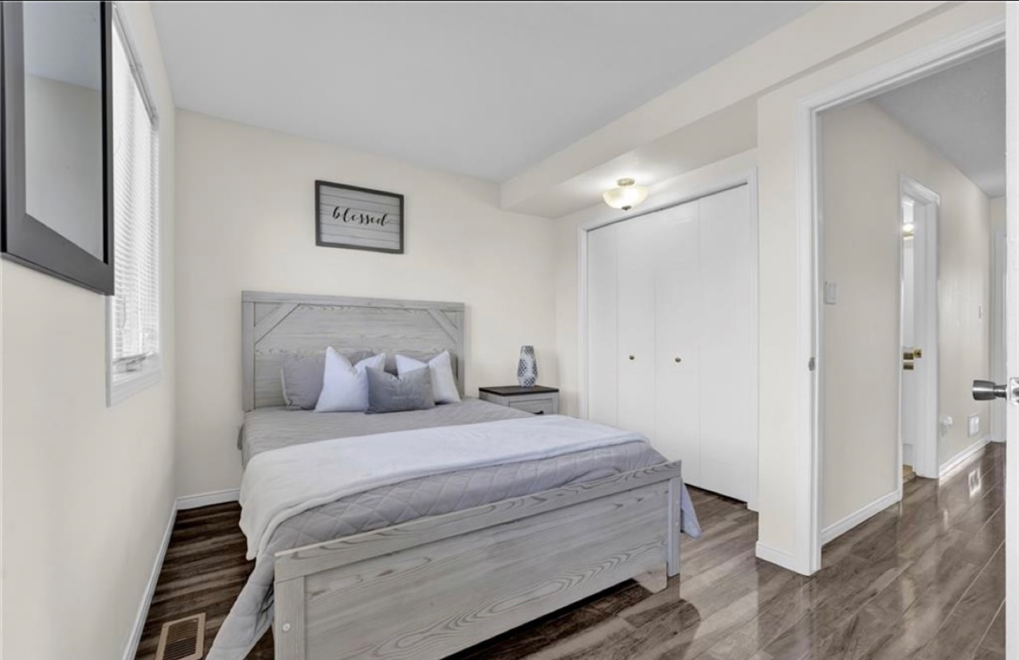 3 Piece Queen Size Bedroom Set - Grey Wash Wood - photo 3
