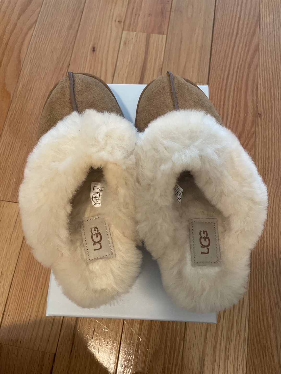 UGG Slippers Size 6