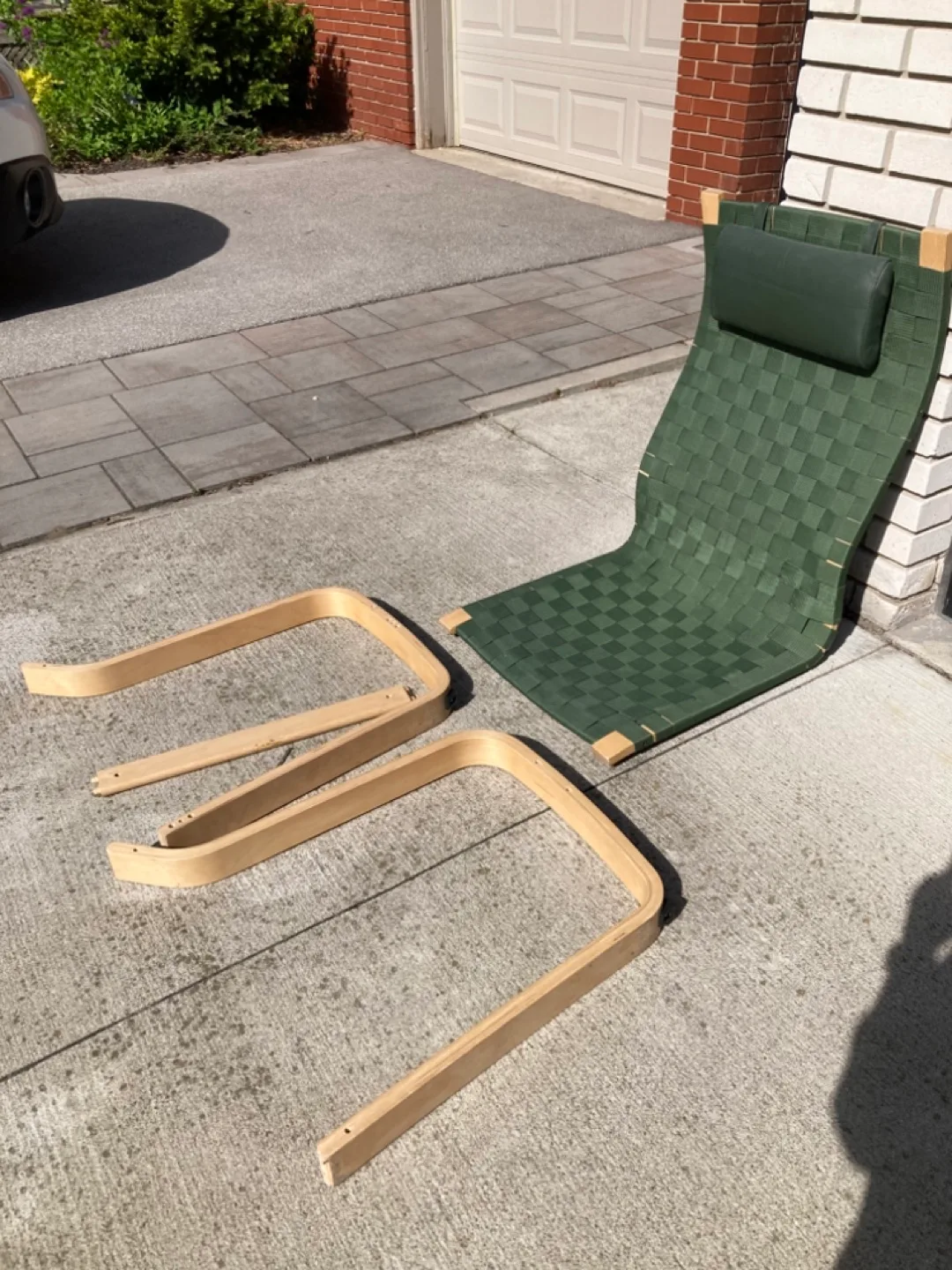 IKEA poang chair (missing some parts) thumbnail