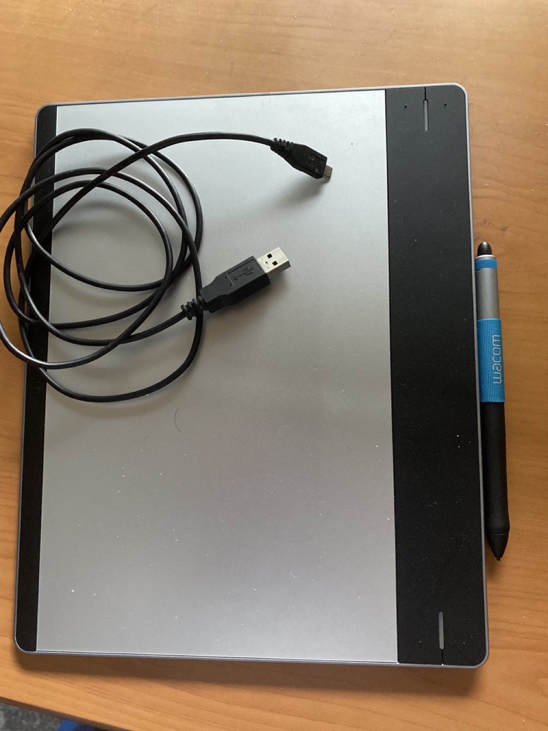 Wacom Intuos Pen & Touch Medium Tablet