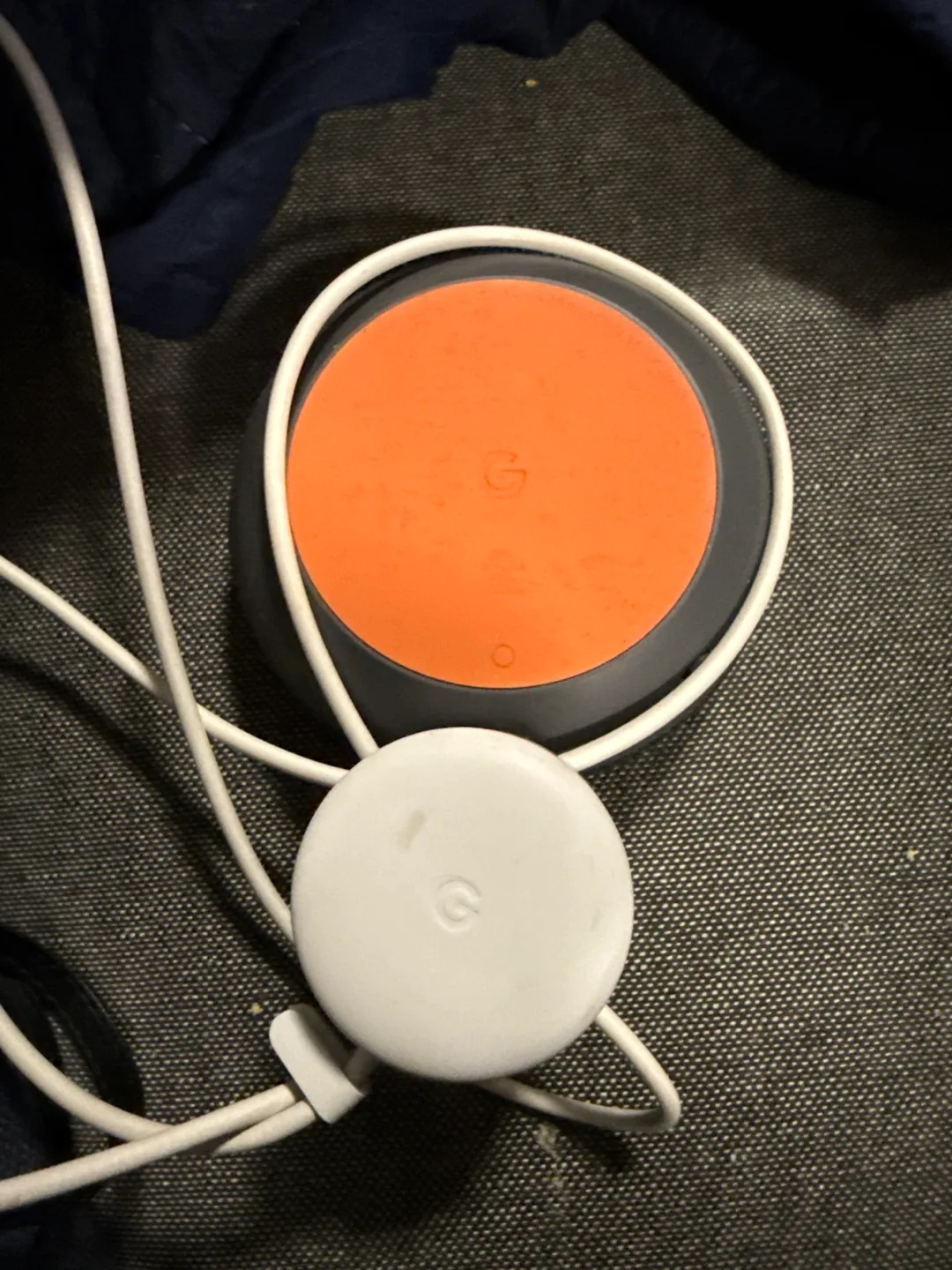 Google Nest Mini (2nd Gen) Smart Speaker Charcoal image indicator(2)