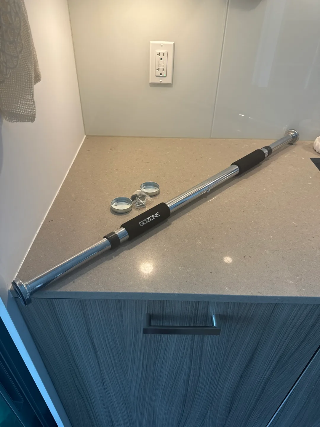 GOZONE Doorway Pull-Up Bar thumbnail