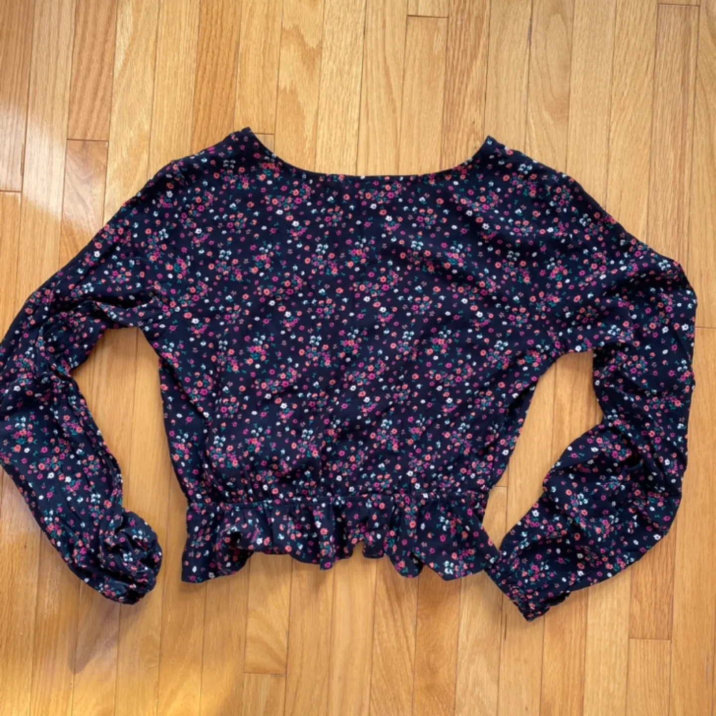 F21 Floral Print Long Sleeve Top image indicator(4)