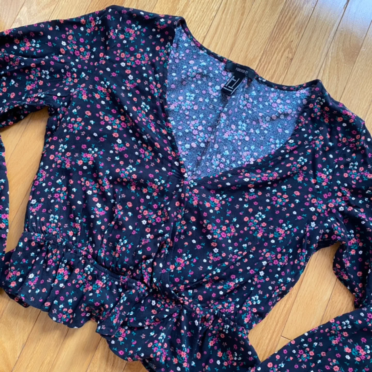 F21 Floral Print Long Sleeve Top image indicator(2)