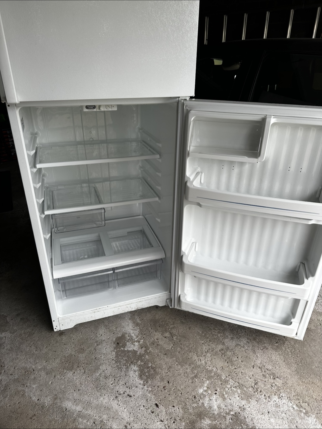 GE Top Freezer Refrigerator - White - photo 3