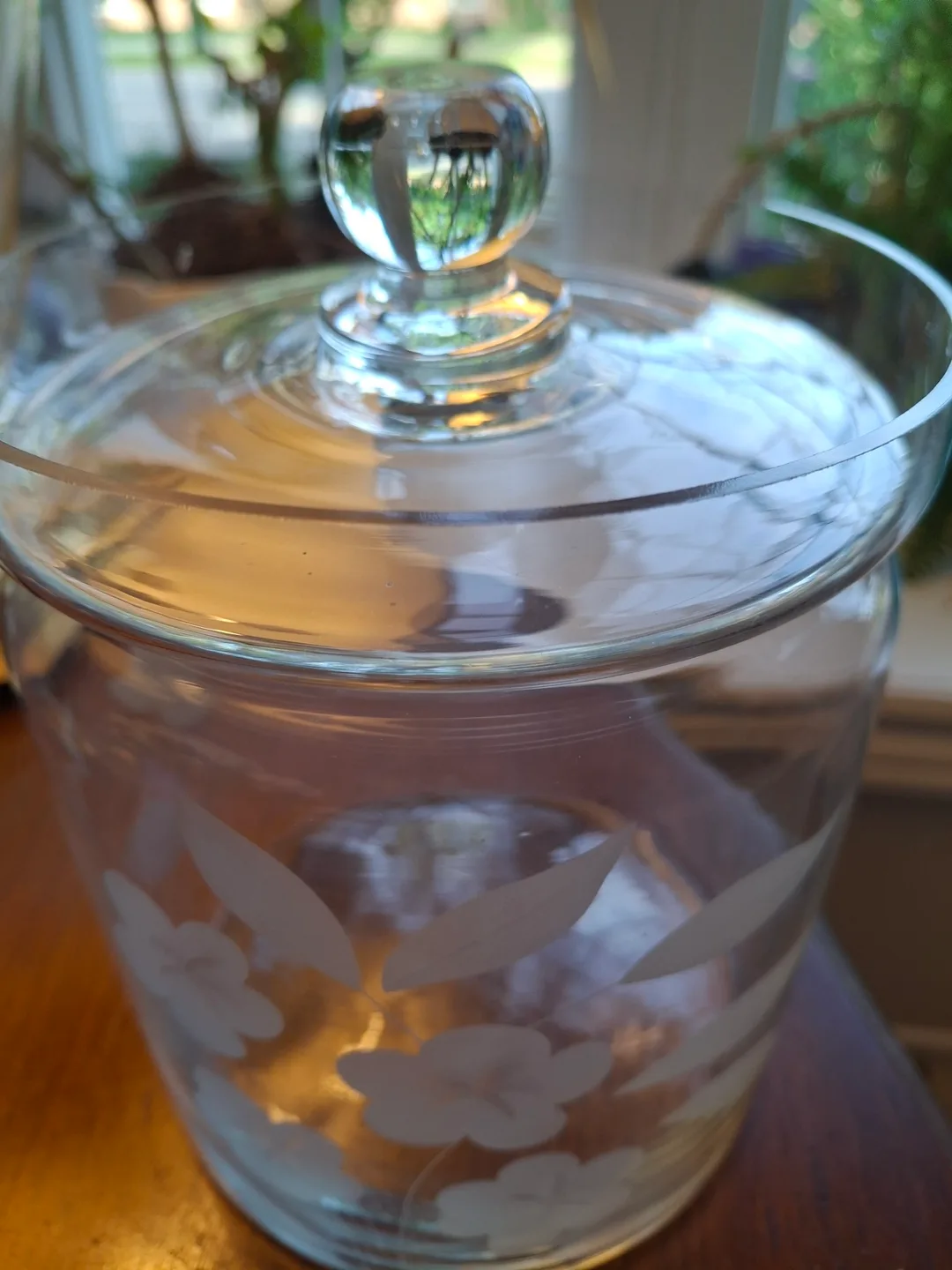 Etched glass jar with lid image indicator(2)