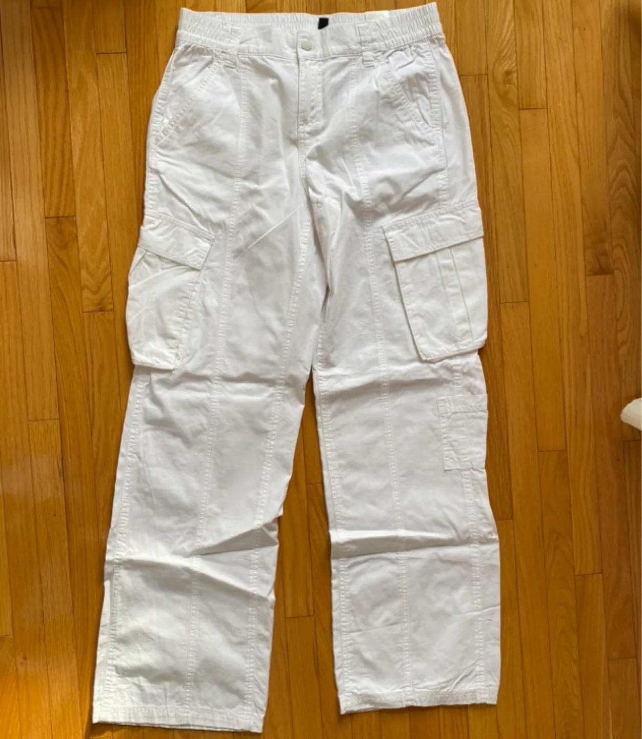H&M Women’s White Cargo Pants image indicator(2)