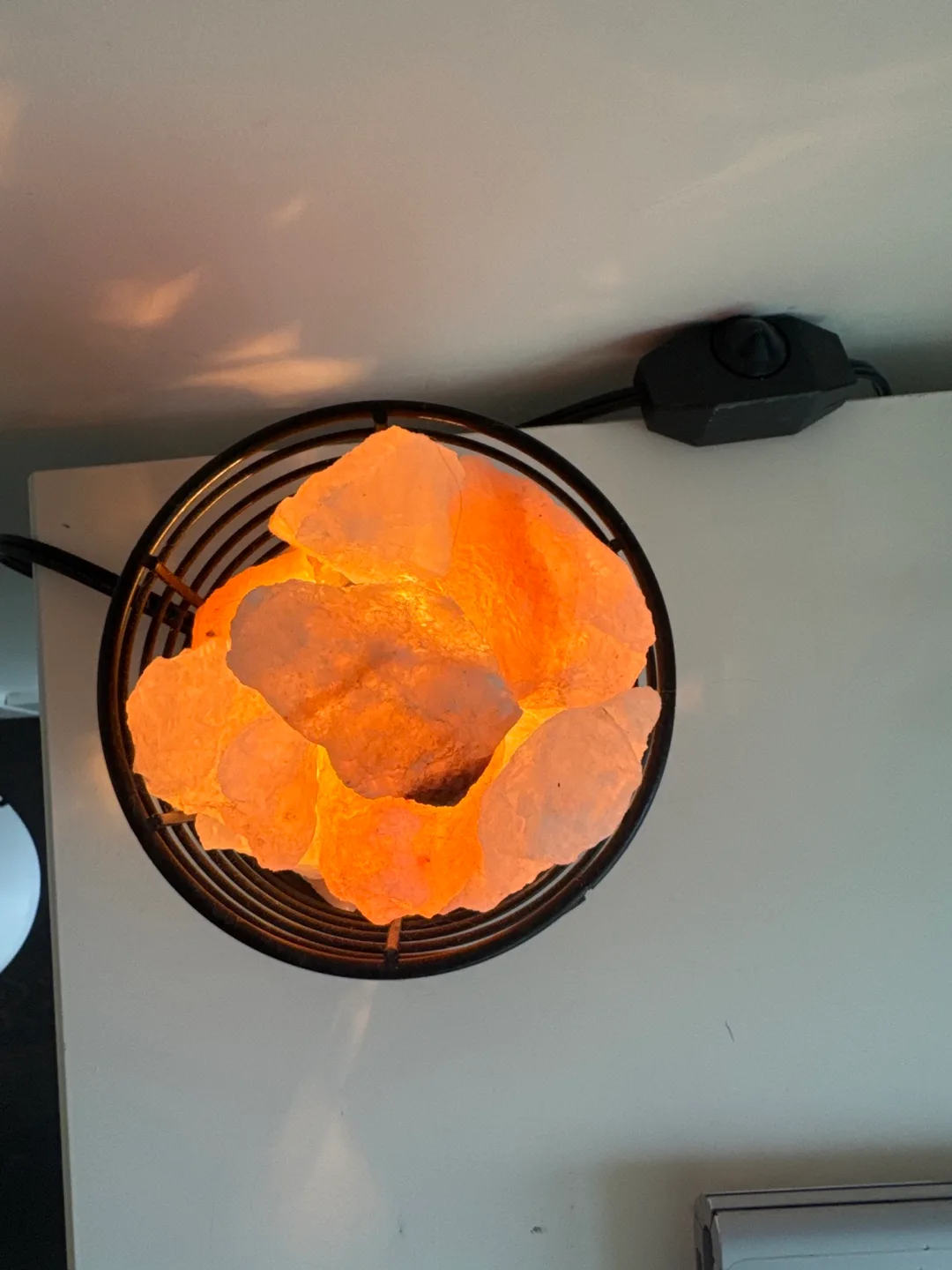Himalayan Salt Lamp with Metal Stand image indicator(3)