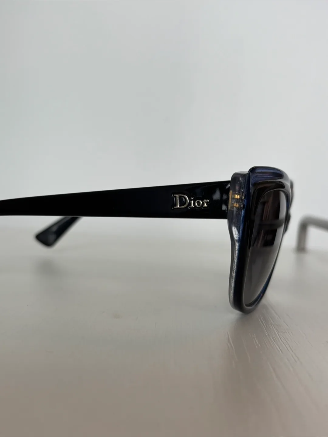 Authentic Dior Glisten 2 Sunglasses image indicator(3)