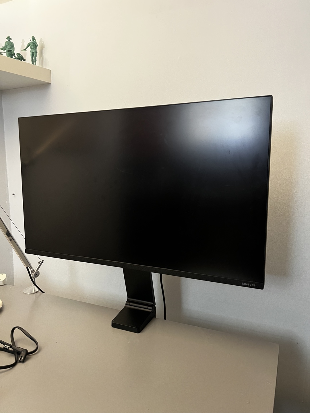 Samsung 32” 4K UHD Monitor - Great Condition - photo 2