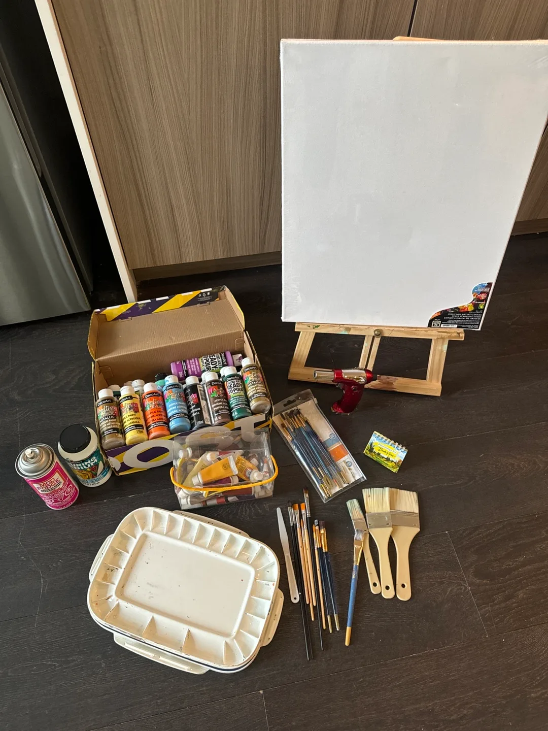 Painting Accessories with Easel & Supplies thumbnail