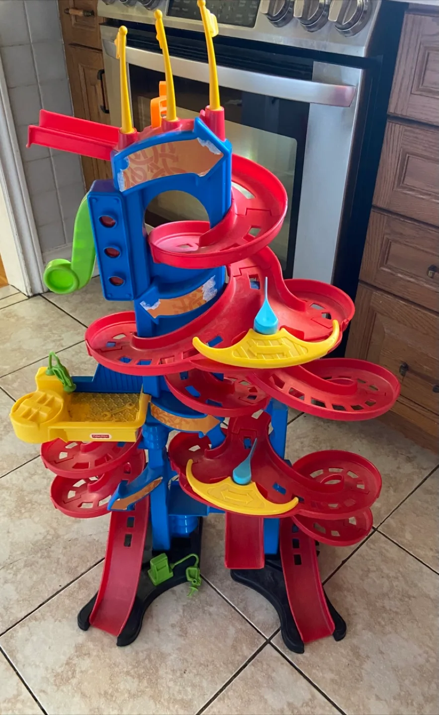 Fisher-Price Little People Wheelies Tower Garage thumbnail