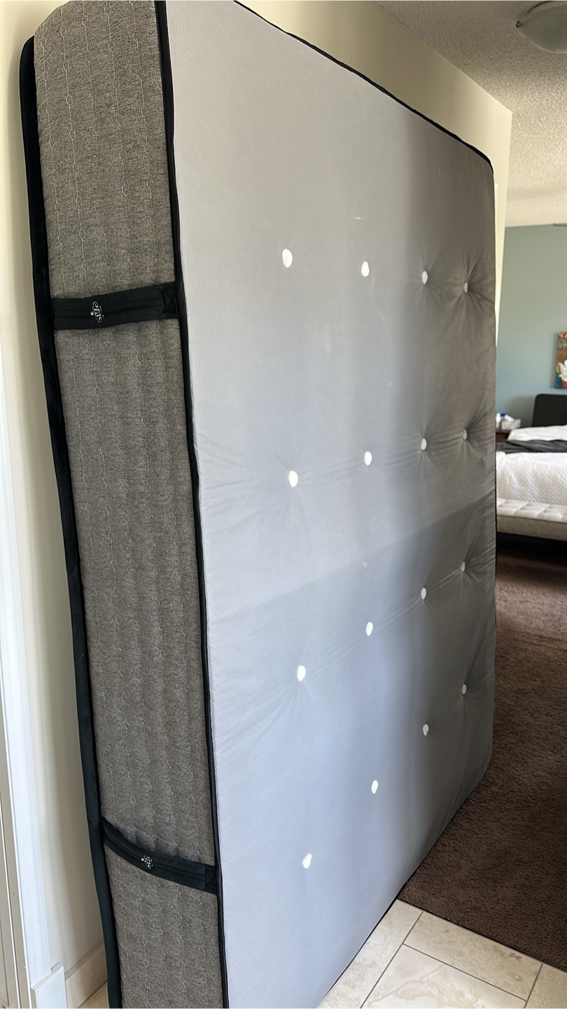 Kingsdown Queen Mattress – Premium Quality (Barely Used) - photo 2