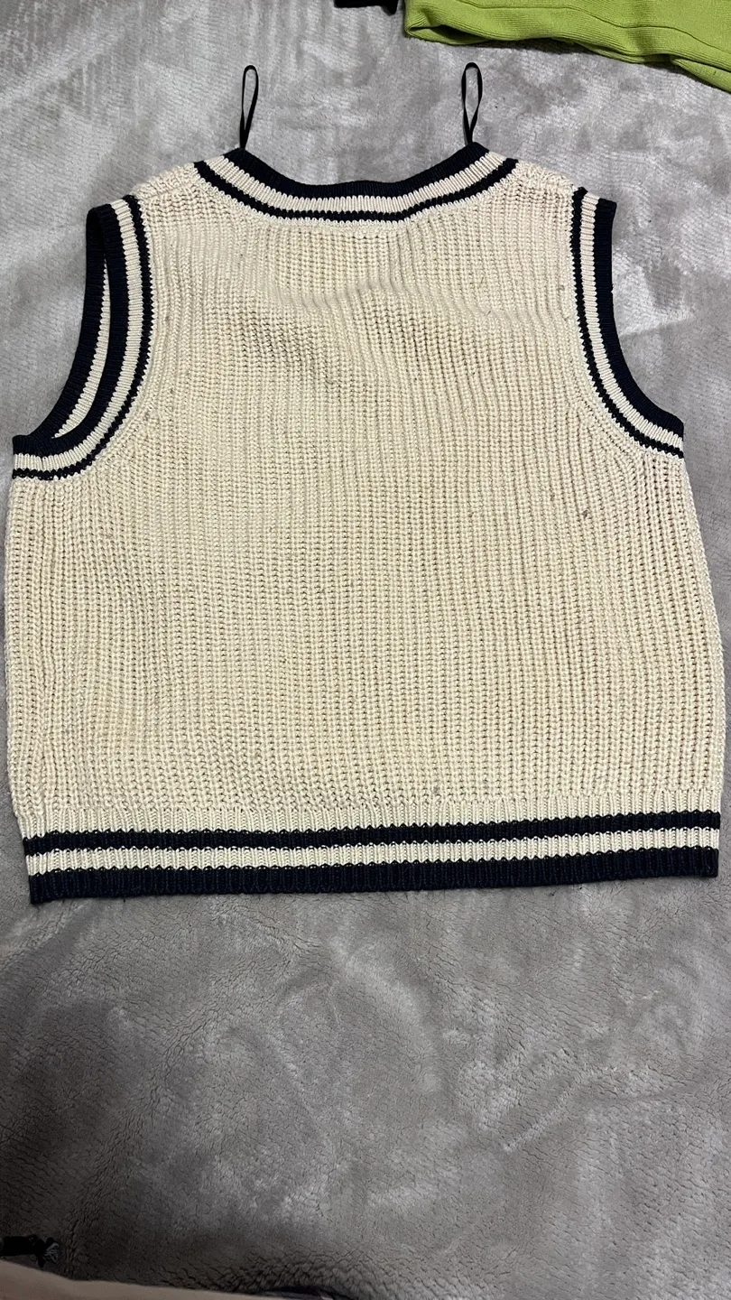 Cream Knit Sleeveless Sweater Vest image indicator(3)