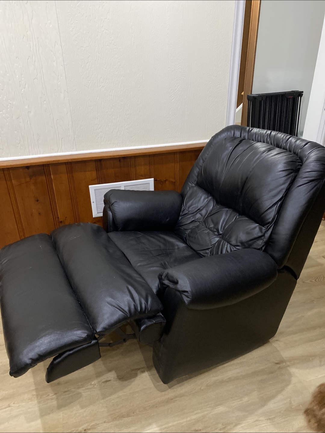 Black Leather Recliner - photo 2