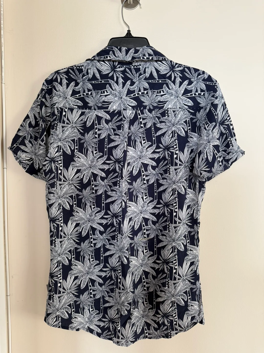 !Solid Tropic Men’s Shirt (Small) Excellent Condition! image indicator(3)