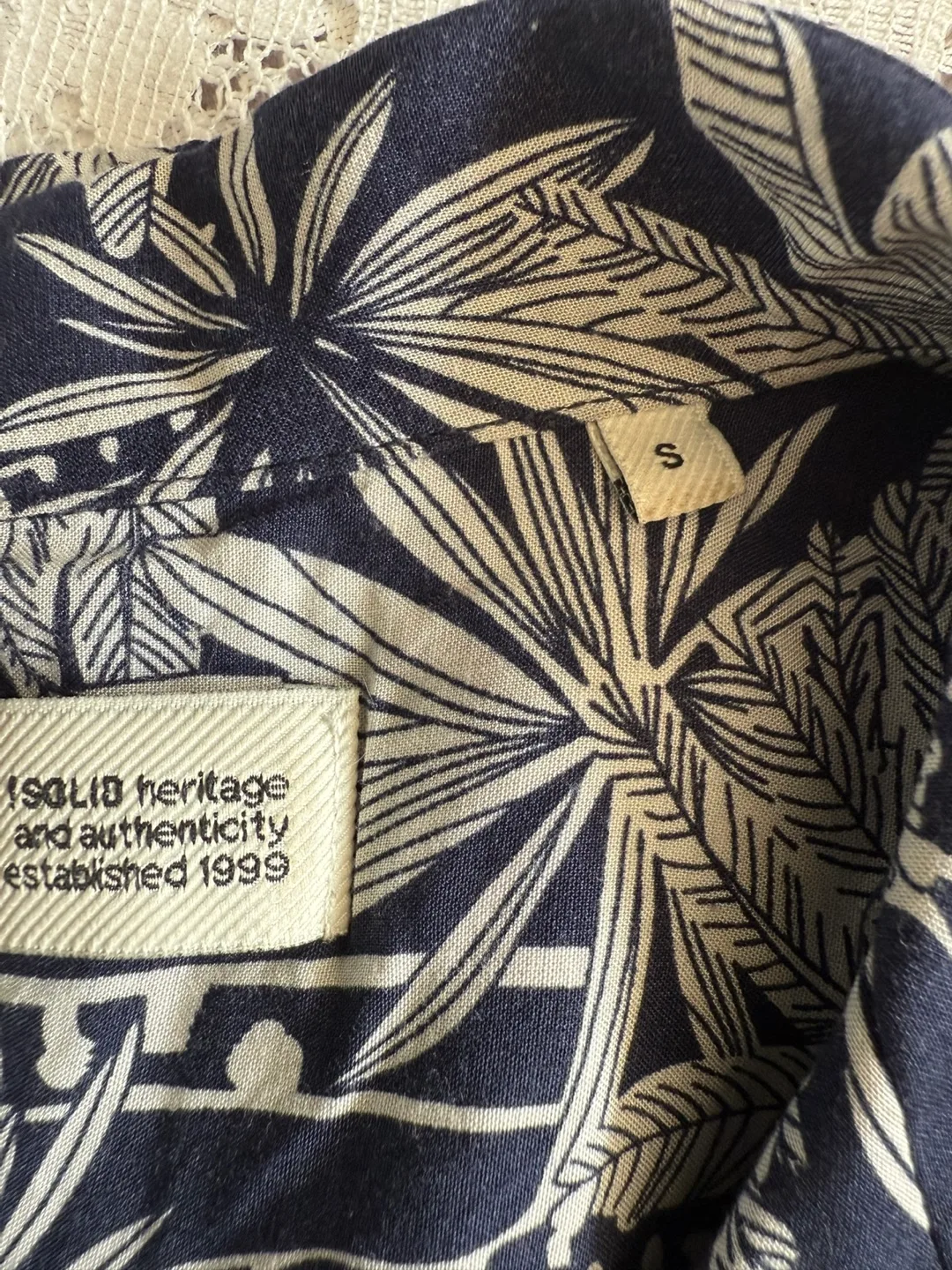 !Solid Tropic Men’s Shirt (Small) Excellent Condition! image indicator(5)