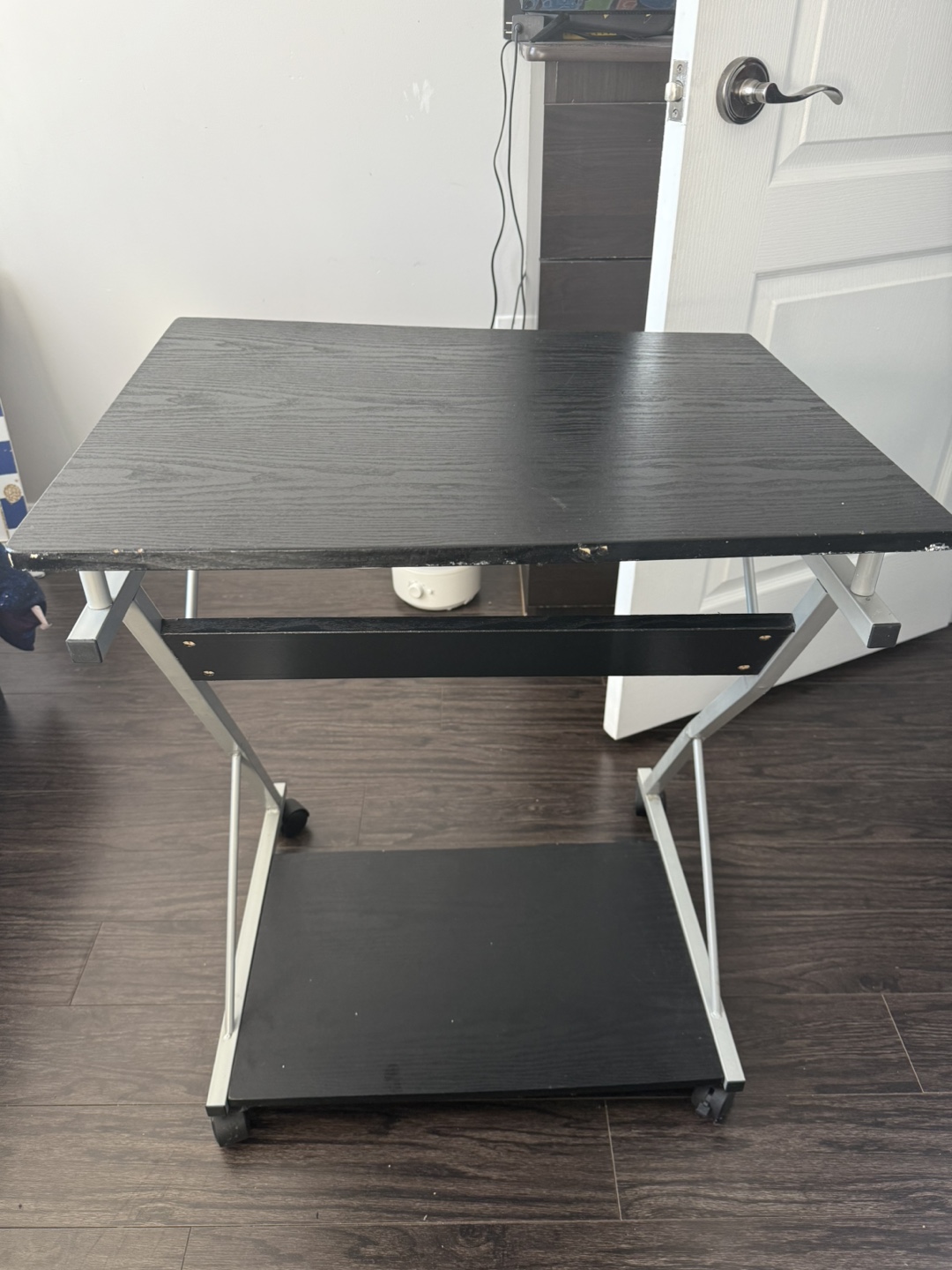Small black computer desk with keyboard tray and wheels - photo 2
