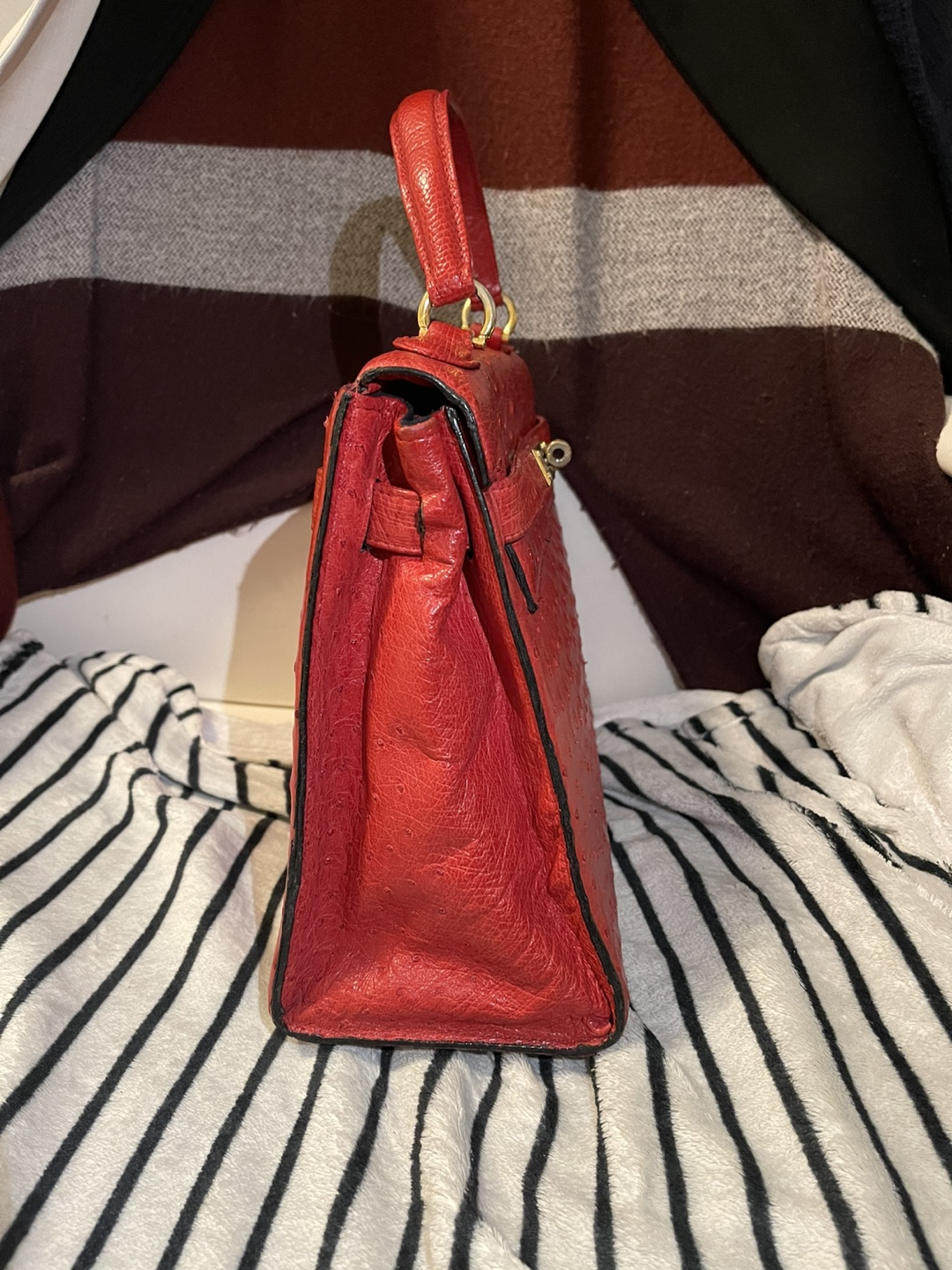 Vintage Red Ostrich Leather Handbag - photo 2